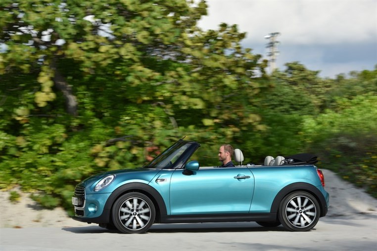 ALWAYS ON THE SUNNY SIDE: THE NEW MINI CONVERTIBLE. 